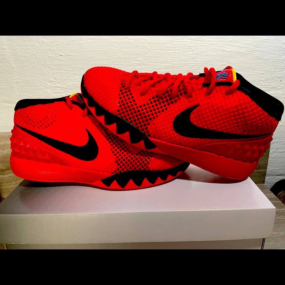 Nike Kyrie 1 Bred Basketball Shoes 6Y NETS